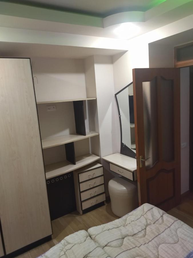 Abovyan 36 Apt & Tour Jerevan Exteriör bild