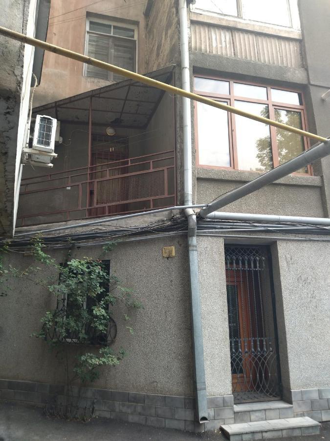 Abovyan 36 Apt & Tour Jerevan Exteriör bild